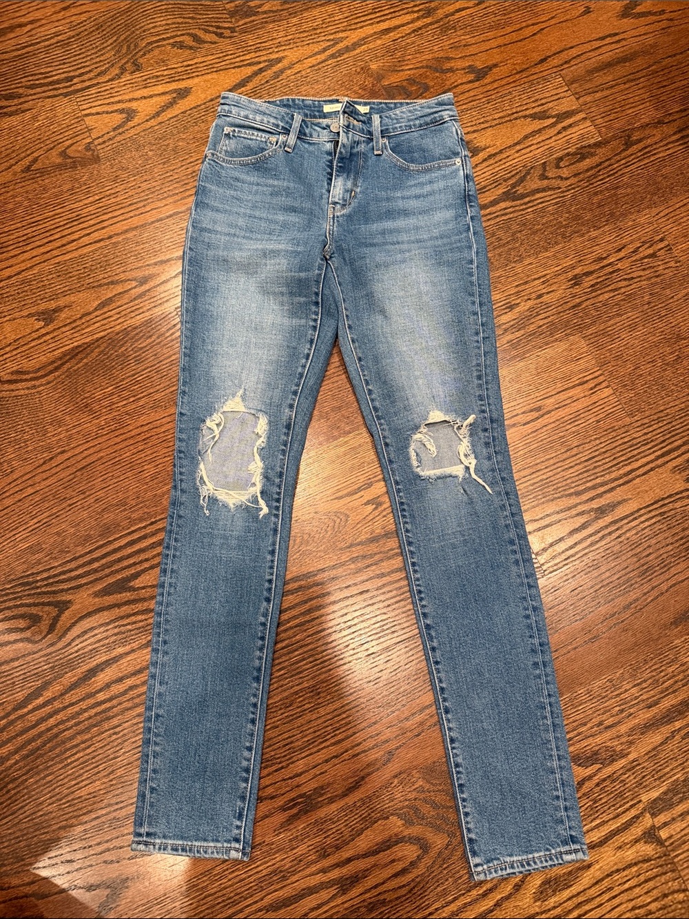 Levis Women’s Distressed Skinny Jeans - Blue
